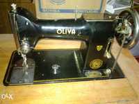 Maquina de costura OLIVA a funcionar