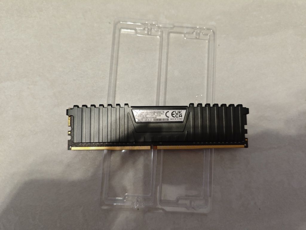 Оперативна пам'ять 8gb ddr4 3200 mhz Corsair