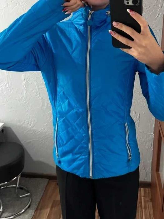 Lekka pikowana kurtka w kolorze niebieskim