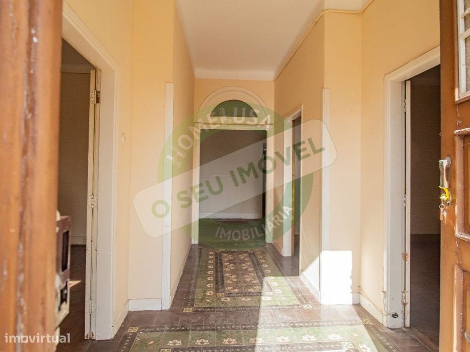 Moradia T9 com jardim em Coimbra.