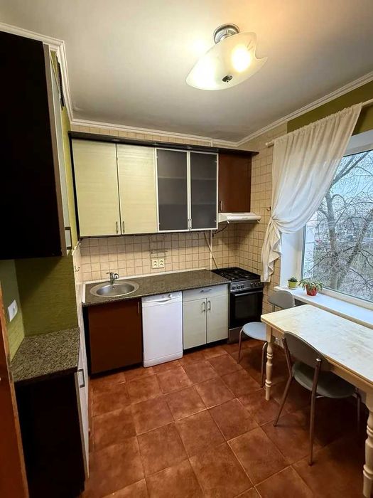 Здається в оренду 1 кімнатна квартира біля метро Героїв Дніпра