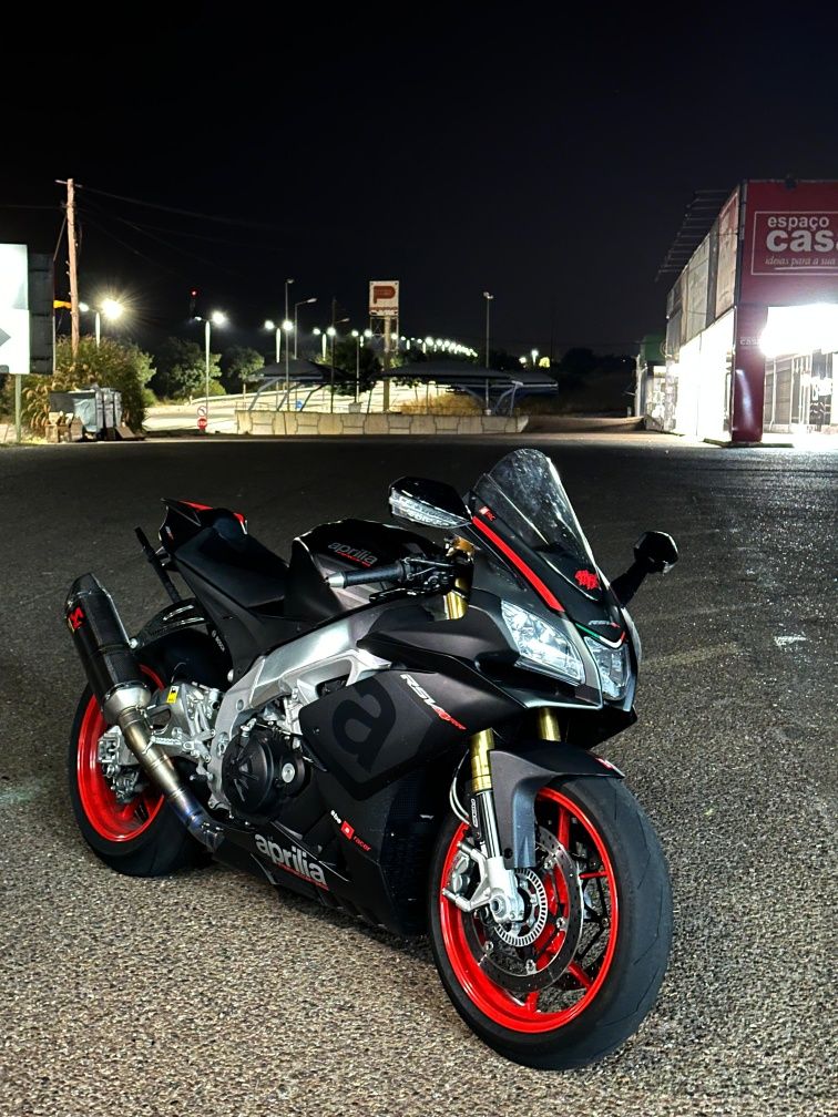 Aprilia RSV4 - 2016 | 25.000km | Akrapovic Titan. | Race ECU | Impecál