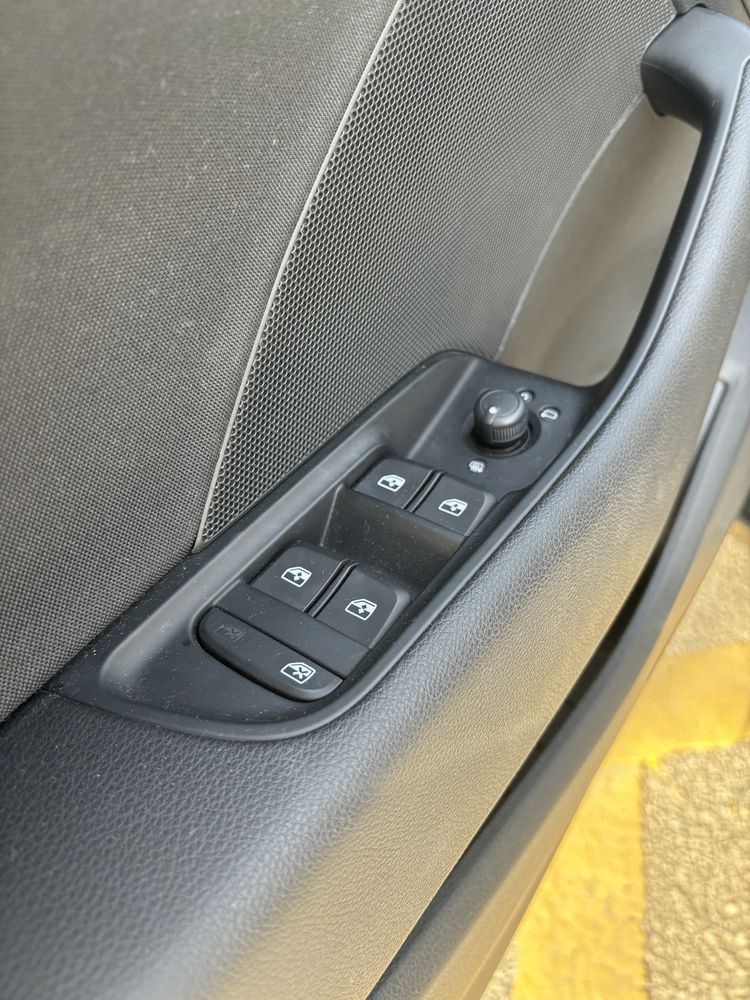 Audi A3 30TFSI Limousine (67 mil km)