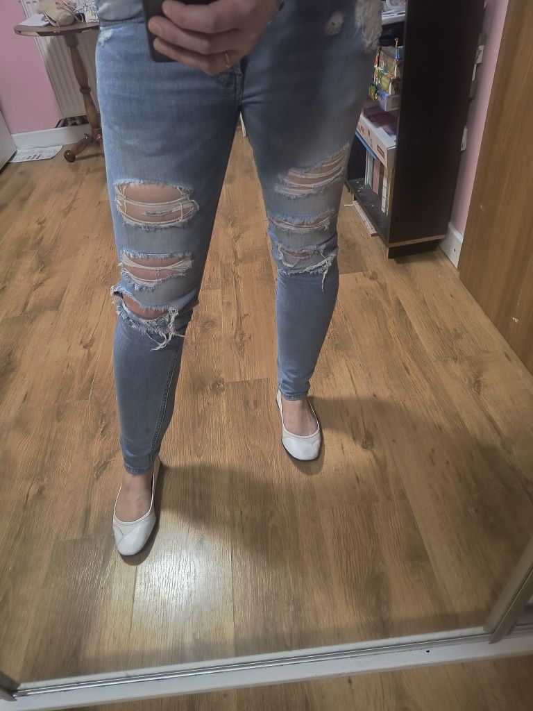 Spodnie z dziurami H&M
