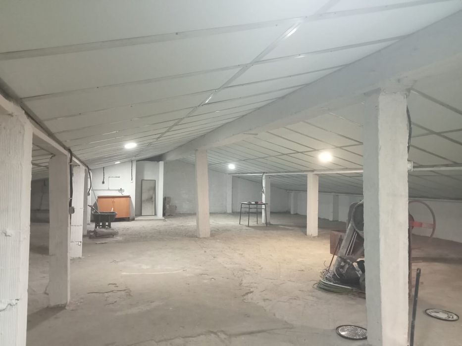 Arrenda Armazém Camarate