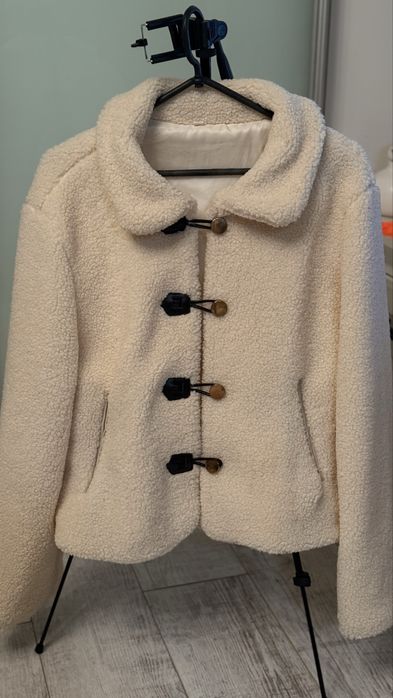 Бомбер осінній молочний Zara