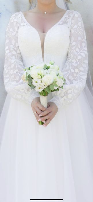 Дуже гарна весільна сукня