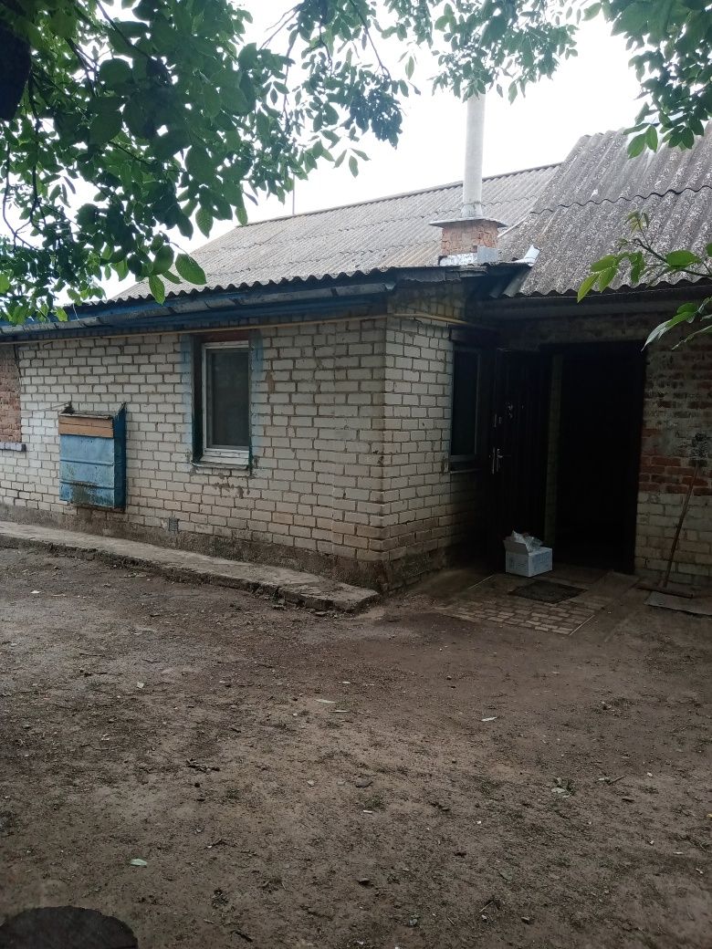 Будинок зі зручностями в Халявині  на два входи