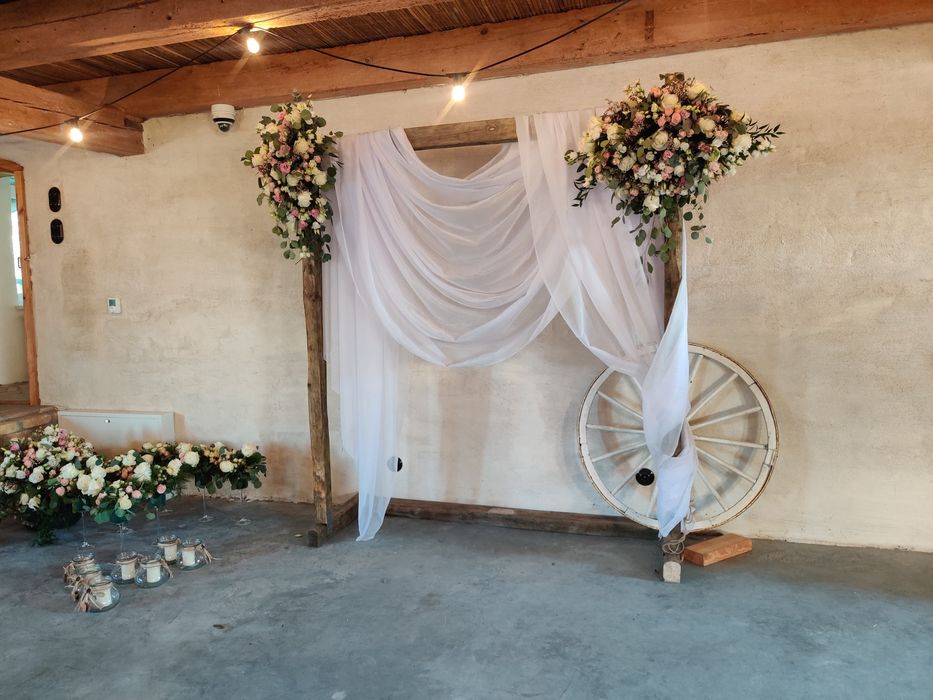 Drewniana brama ślubna wraz z materiałem