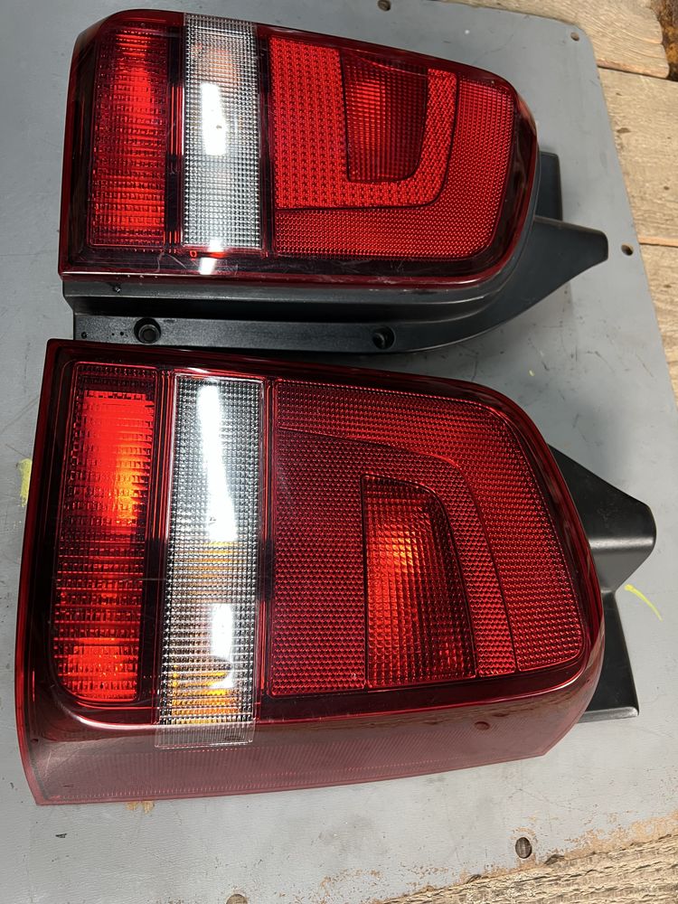 VW T5 Фольксваген Т5 Мультиван ліхтар ліхтарі задні фонарь темні