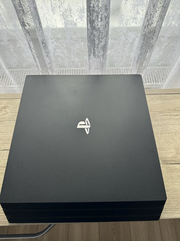 Sony PlayStation 4 Pro 1TB + 2 Джойстика