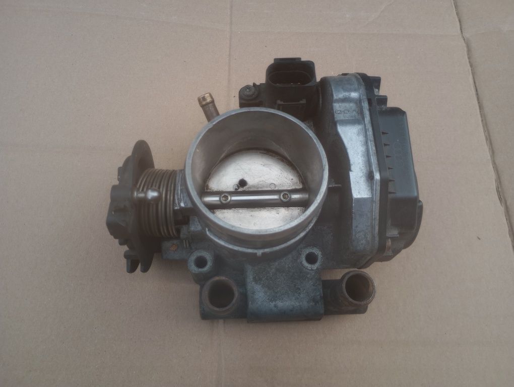 VW Passat B5 Audi a4 b5 a4b5 a6C5 A6 C5 1.8 przepustnica 058.133.063.L