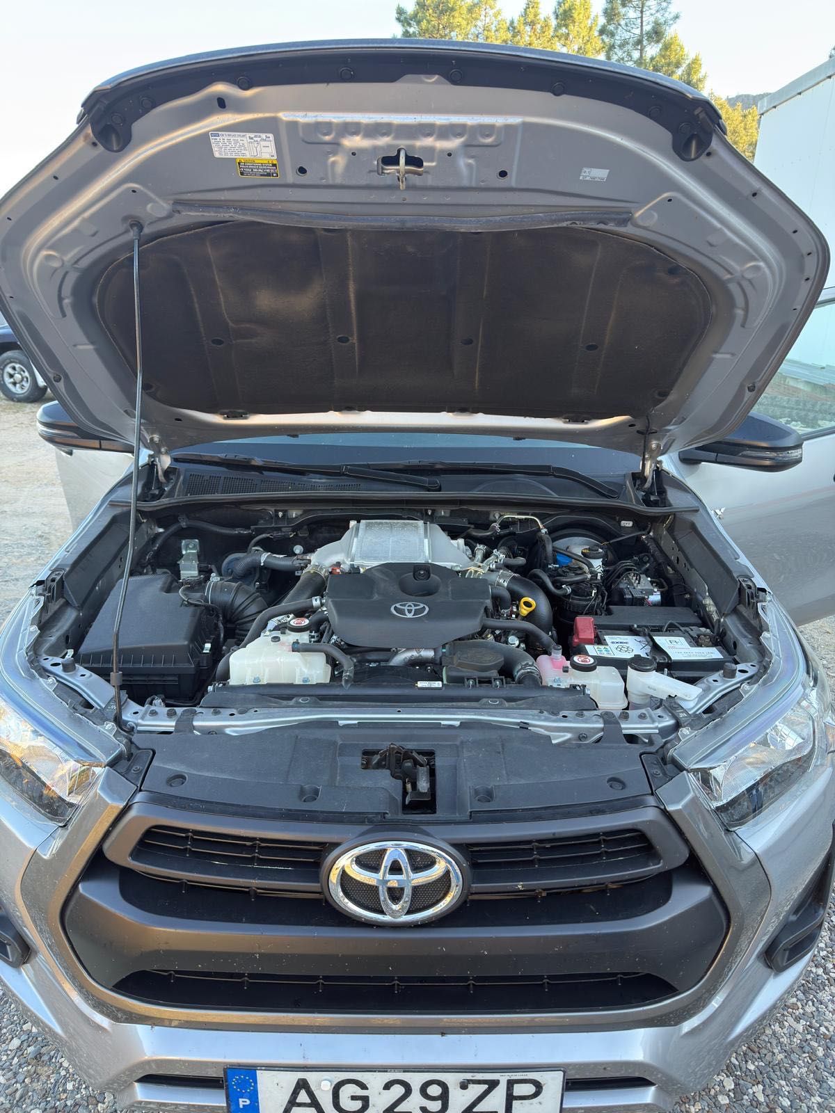 Toyota Hilux 2.4 150cv IVA dedutível