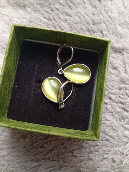 Srebrne kolczyki nowe sprzedam