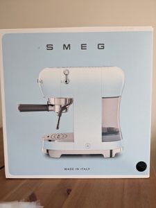 Maquina de café SMEG nova