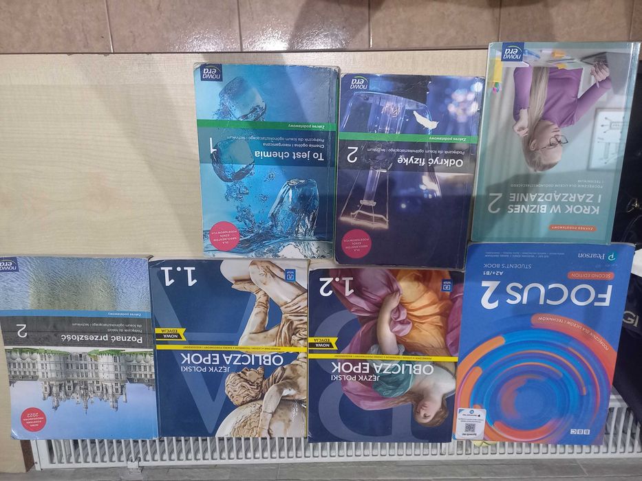 Sprzedam książki do 1 i 2 klasy technikum , liceum