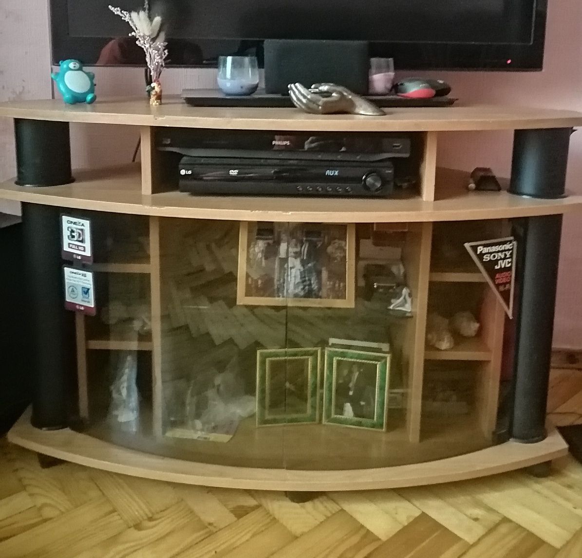 Продаётся шуба и мебель