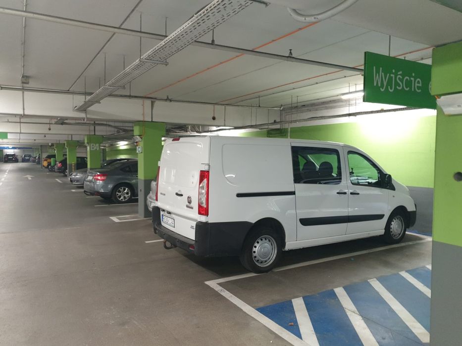 Wynajem Aut Dostawczych Wypożyczalnia Bus busy na parking podziemny