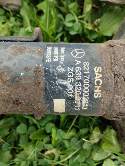 Стойка передняя Мерседес Вито 639 Mercedes Vito б/у из Германии