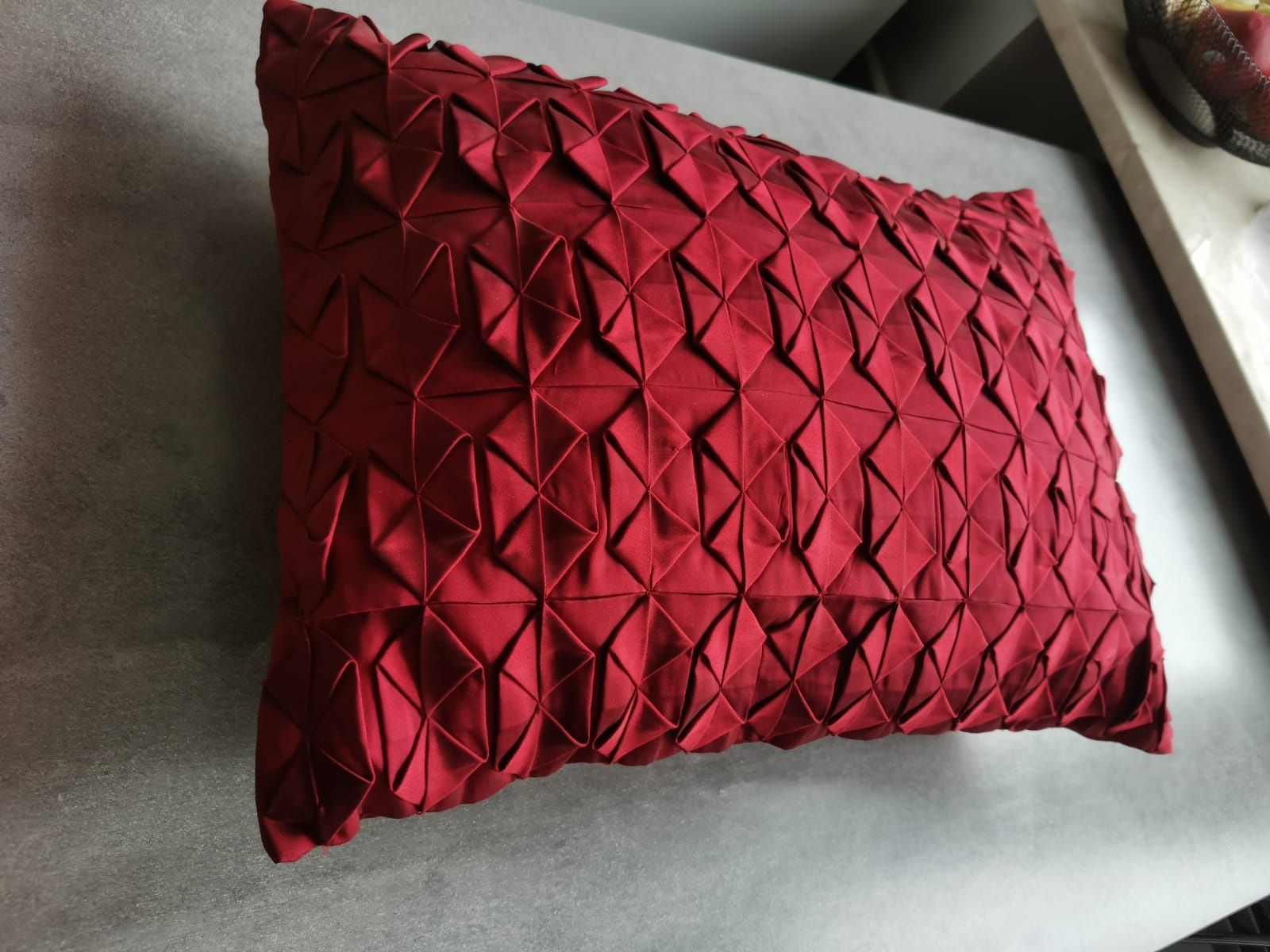 Poduszka 3D 45x35cm czerwona pikowana ozdobna dekoracja