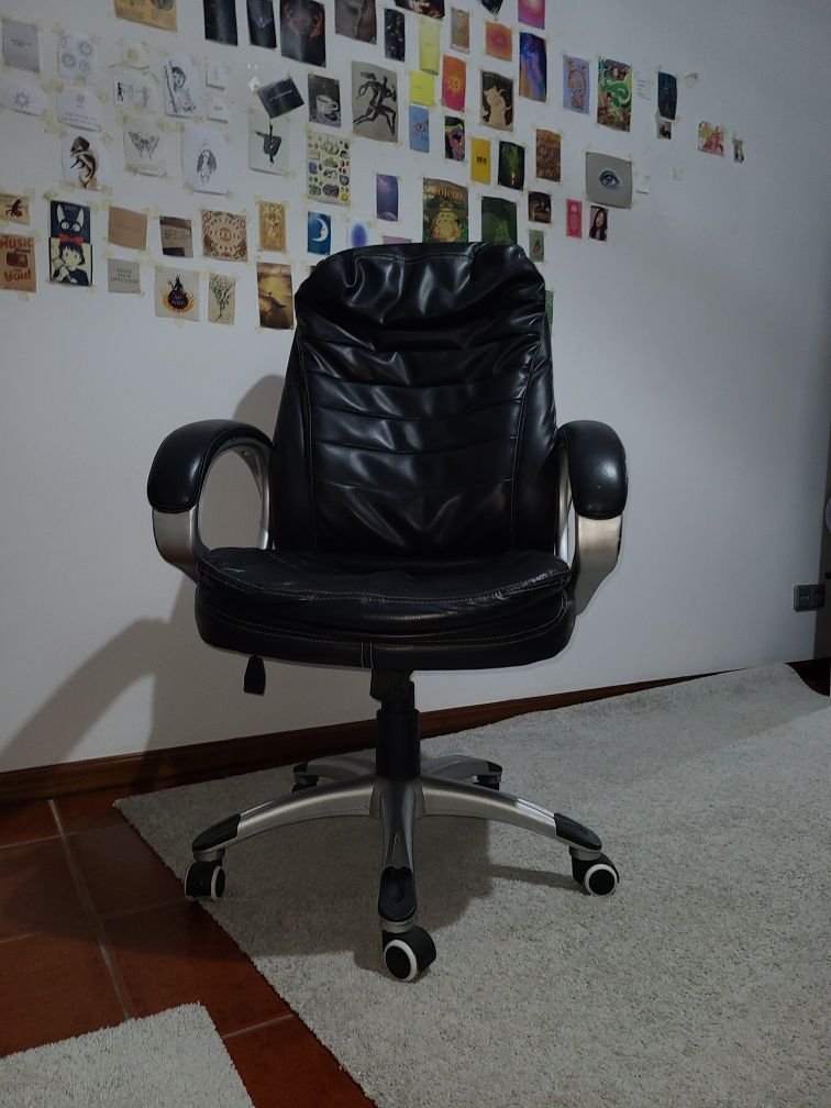 Cadeira de escritório em couro