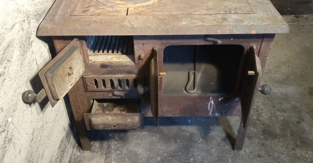 Piec kuchnia węglowa z piekarnikiem 80 x 80 cm / koza / pełen Off-Grid