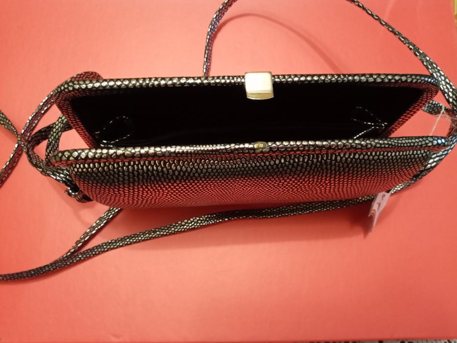 Продам очень красивую сумочку .