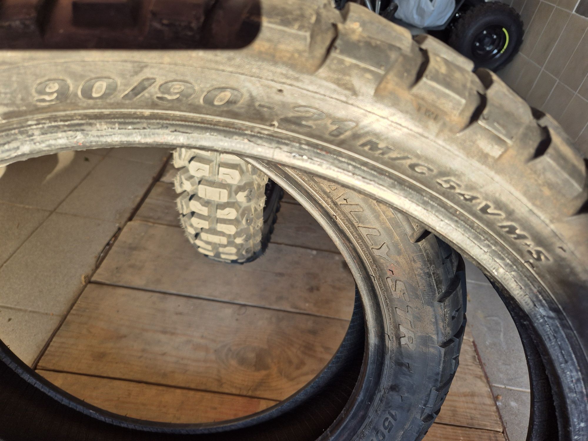 Mitas C-19 r21  Pirelli Scorpion r18 r21