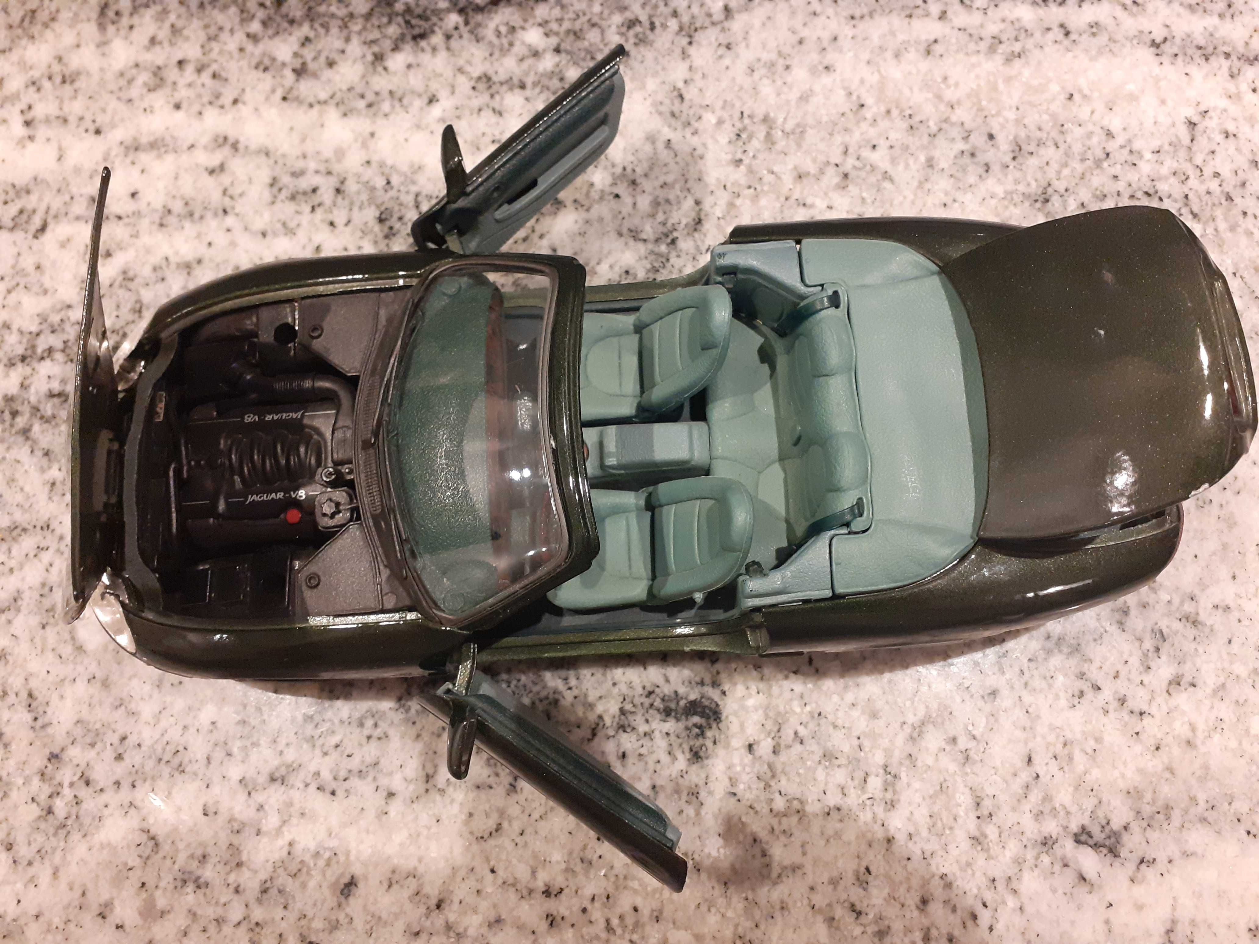 Jaguar XK8 skala 1:18 Maisto