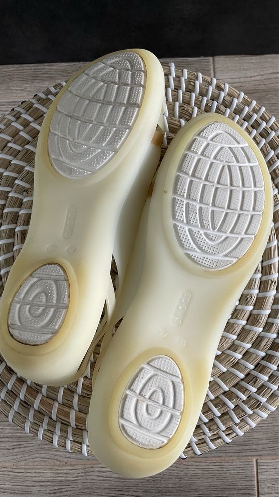 Crocs sandały Isabella Huarache oyster W8 38/39