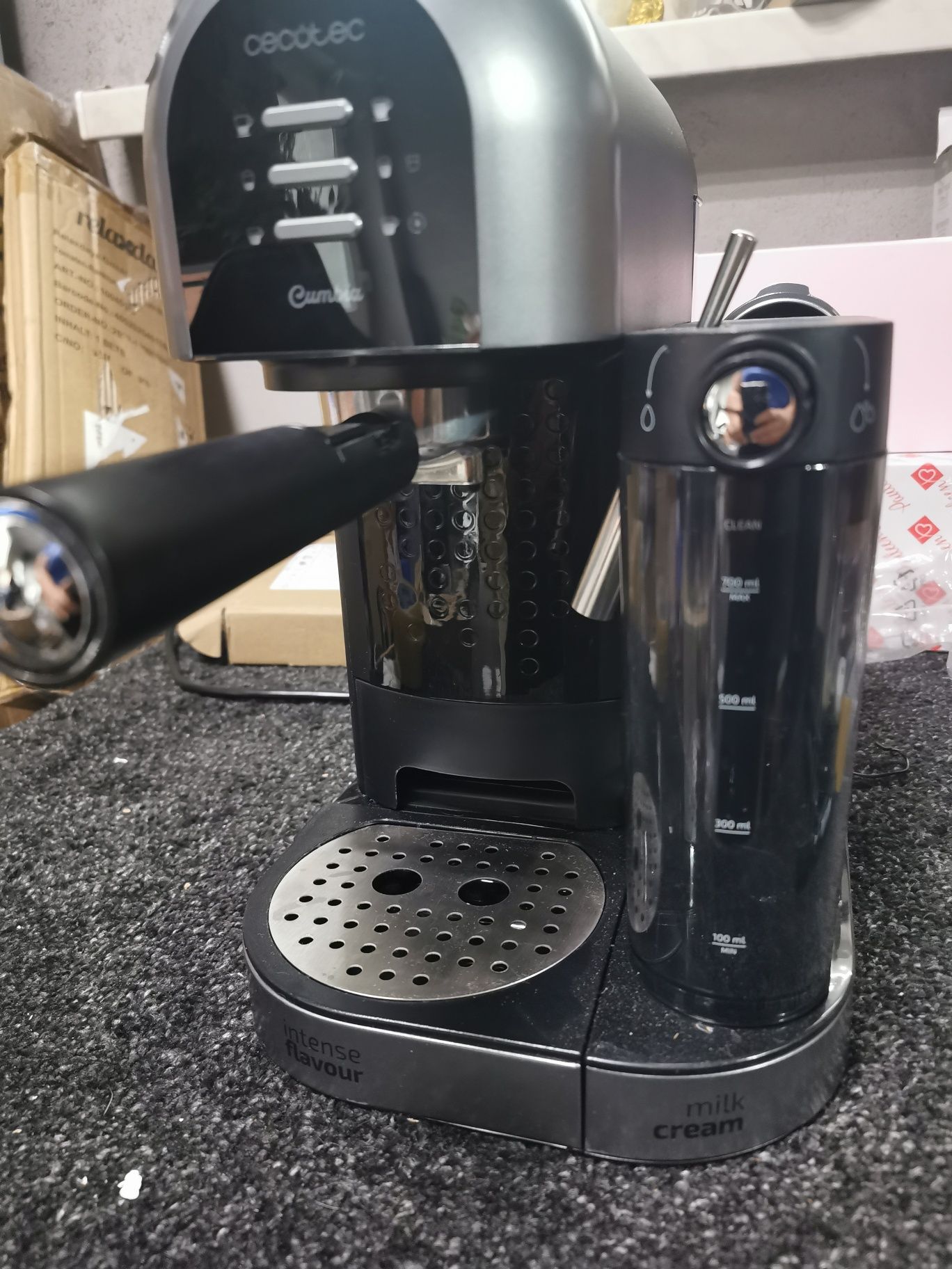 Ekspres kolbowy Cecotec Cumbia Power-ccino seria 20