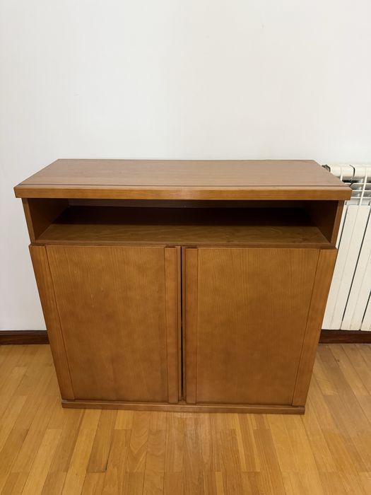 Aparador / Móvel de arrumação – com portas e prateleiras