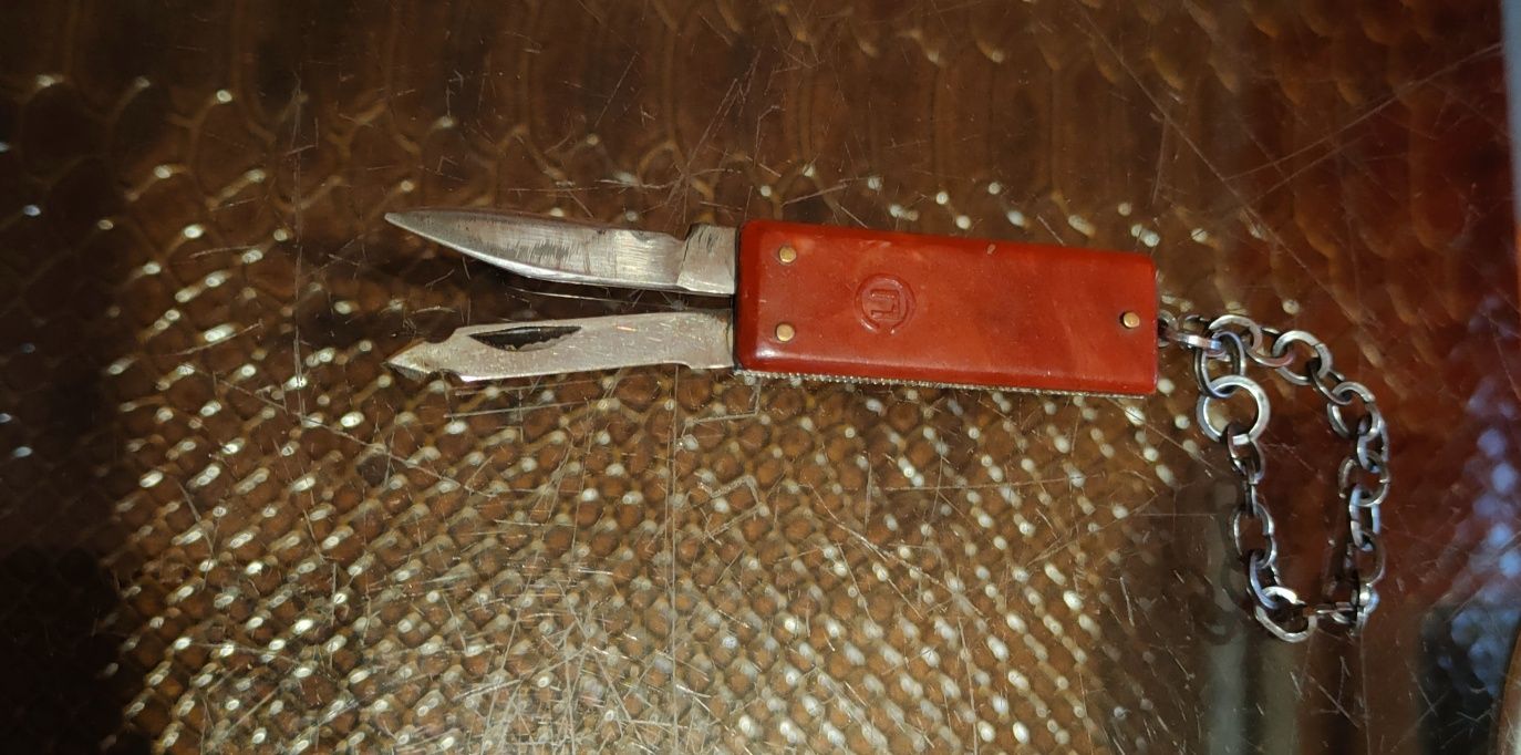 Брелок сувенир нож+пилка на цепочке.