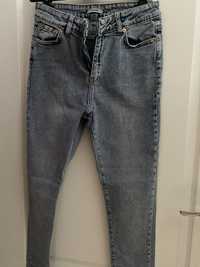 Damskie jeansy levis