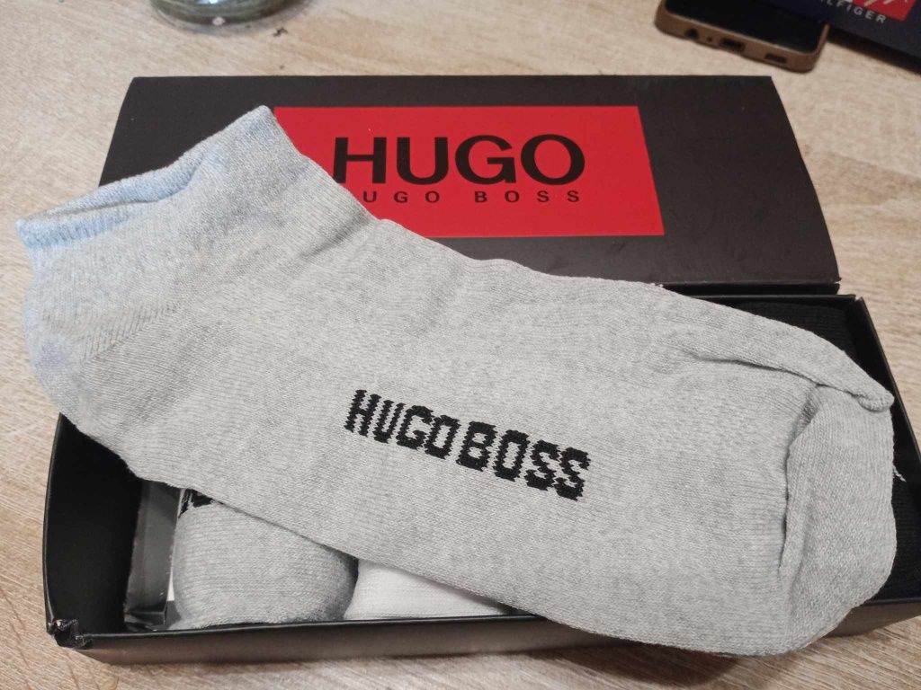 Skarpetki w pudełkach Hugo Boss