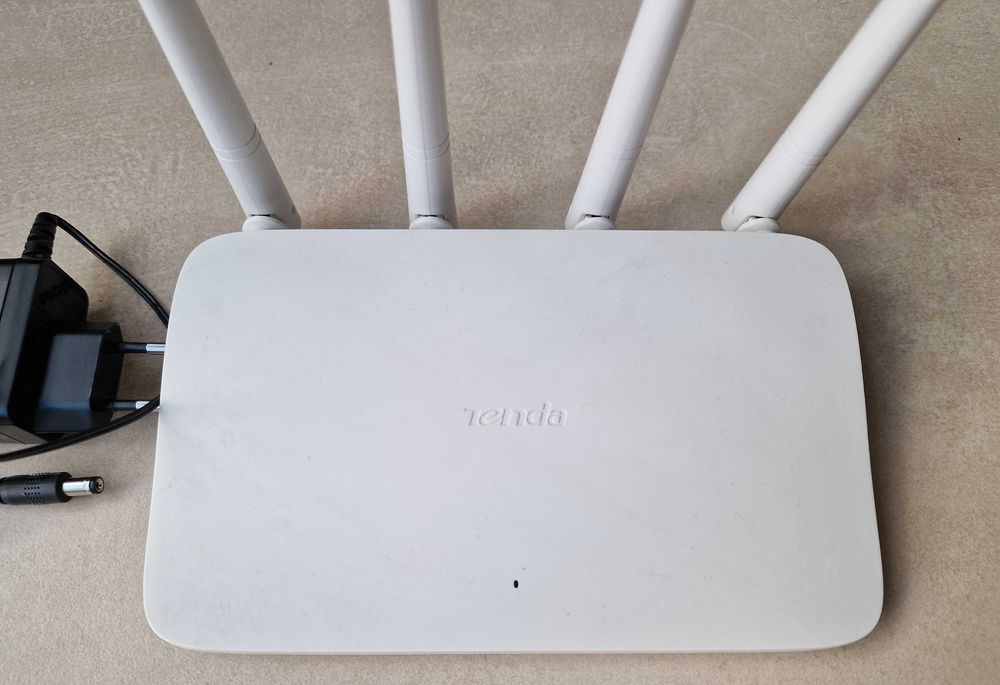 Tenda F6 router WiFi, pasmo 2,4GHz, cztery anteny 4x5dBi, 300Mb/s