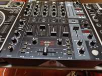 Mesa 4 canais Numark e 2 NDX 800 Professional MP3/CD players