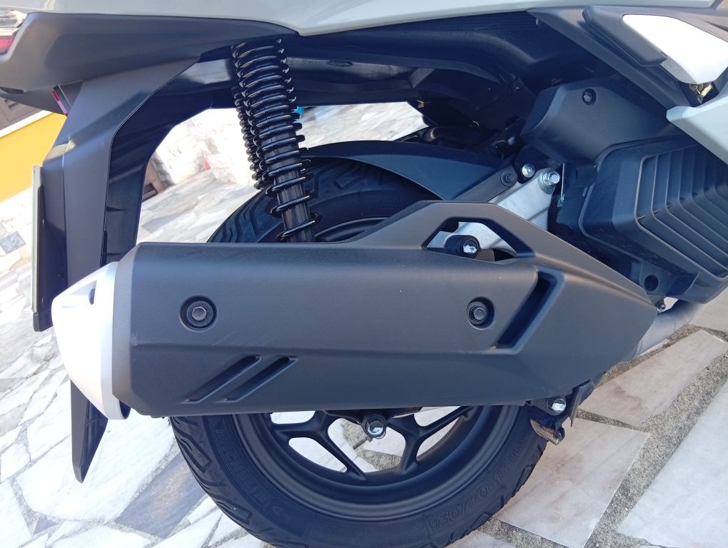 PCX 125 de 2023 com garantia