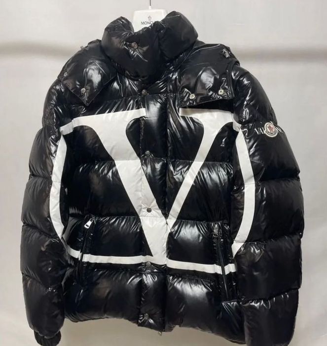 Пуховик Moncler Valentino