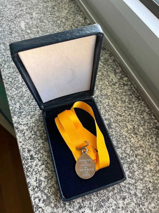 Medalha conclusão curso Universidade do Porto - nova em caixa