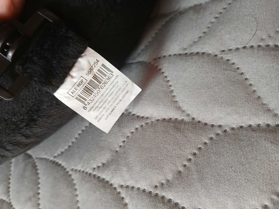 Almofada de viagem Ale-Hop com fecho zipper