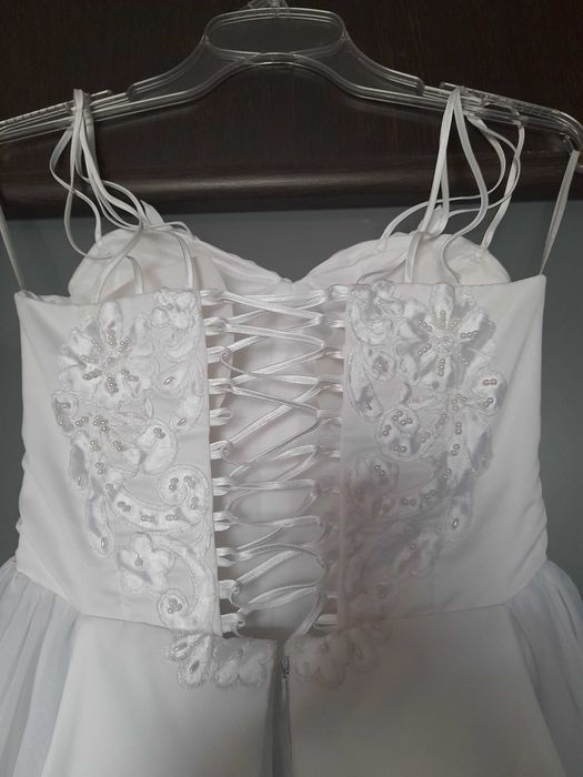 Suknia ślubna + sztywna halka + rękawiczki + długi welon