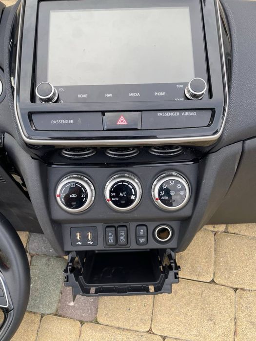 Mitsubishi Outlander 2023 панель торпедо