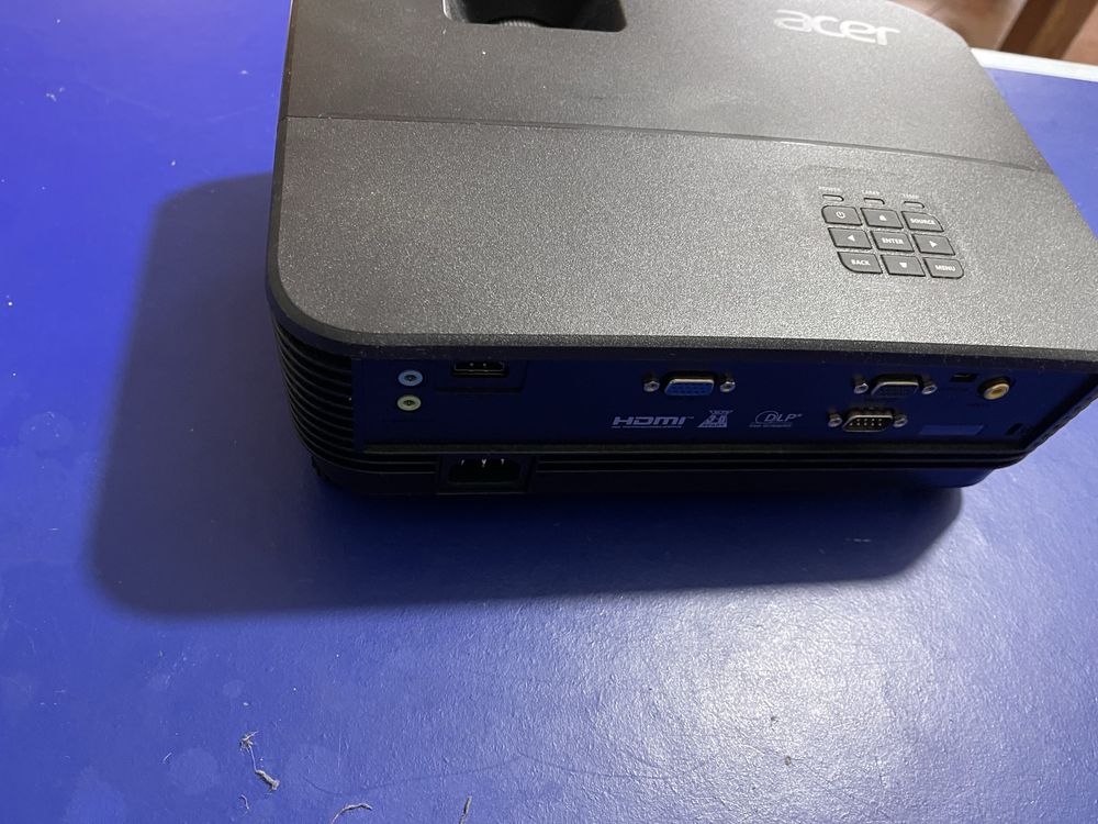 Projector Acer hdmi com oferta de tela retratil