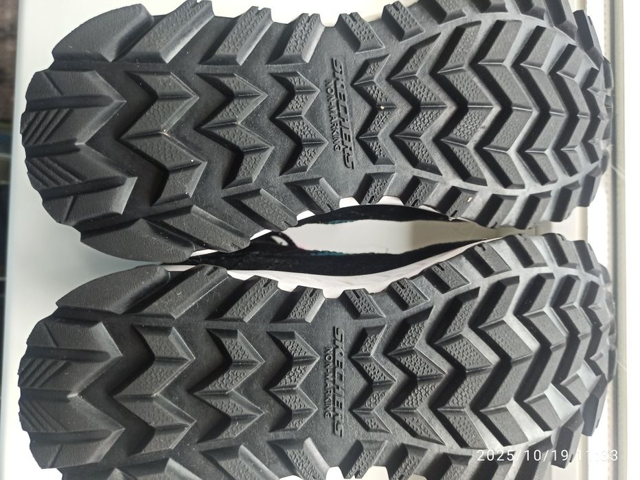 Кросівки підліткові фірми Skechers  34 розмір