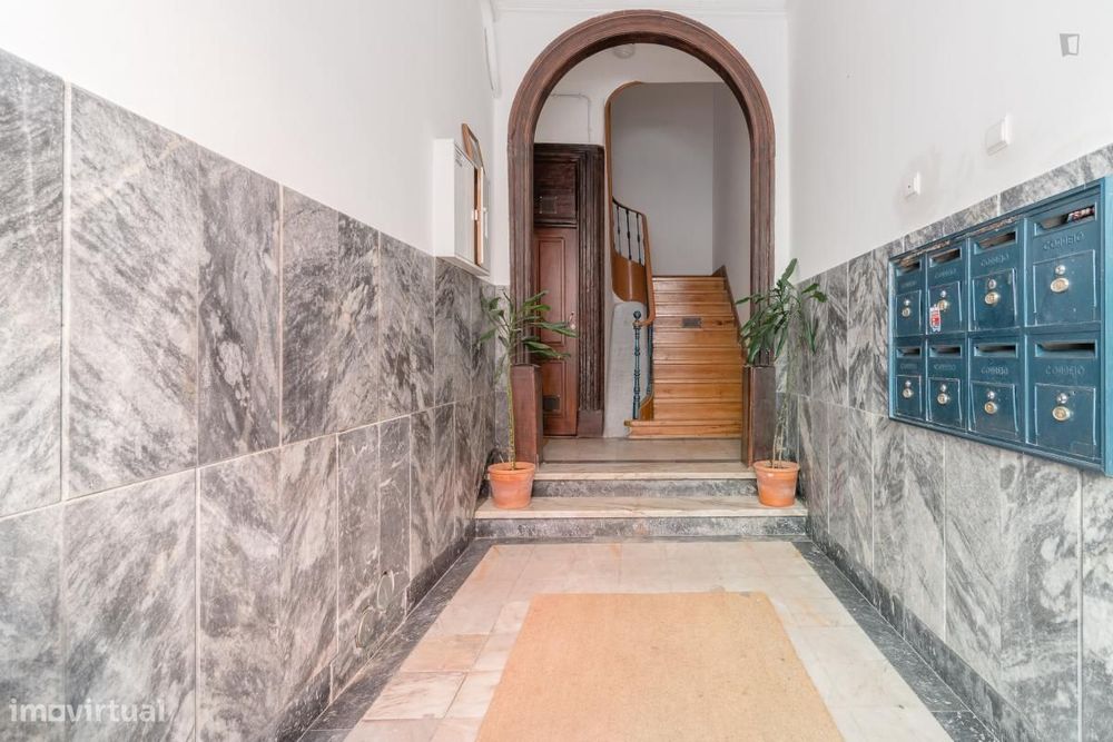 Quarto - localizado em Arroios Lisbon