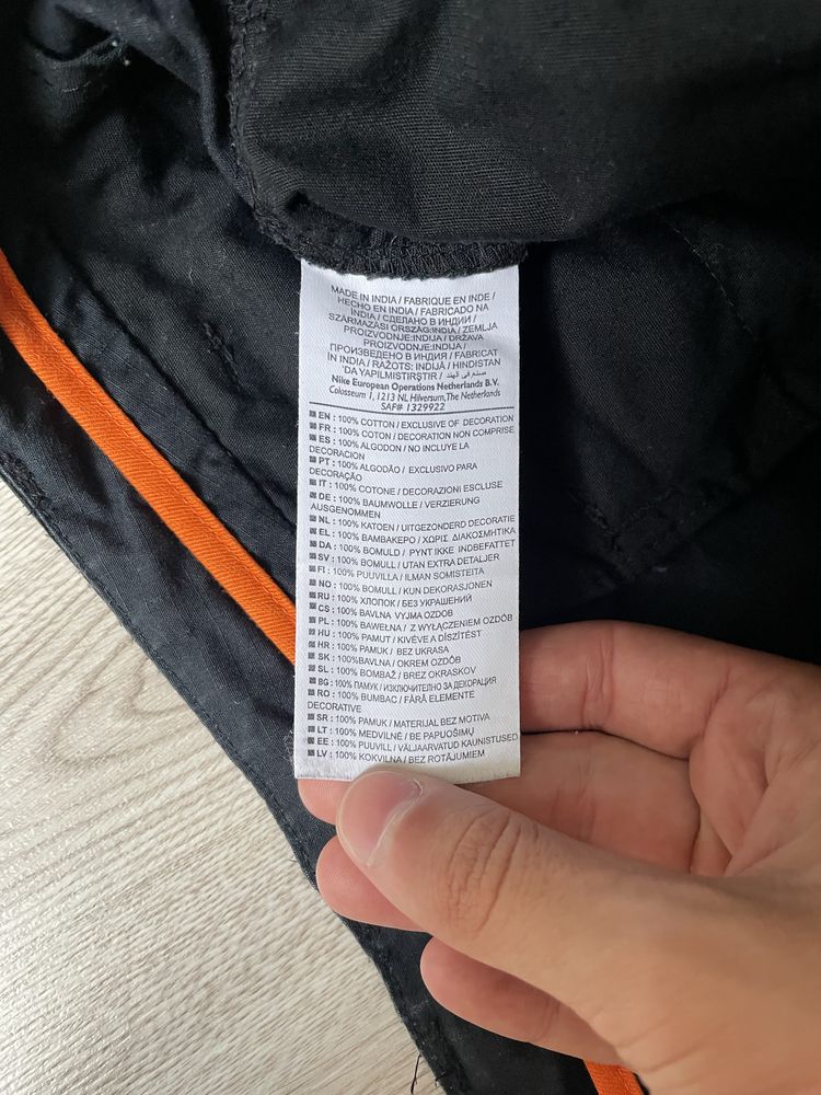 Карго шорти Nike з свушом на кармані