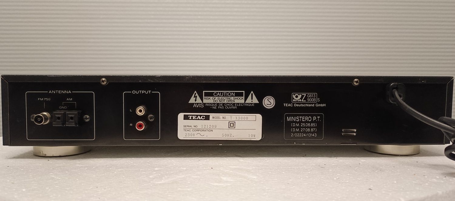 TEAC T-X3000 cyfrowy tuner radiowy stereo.