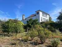 Quinta com casa de habitação e 1 hectare de terreno em Galizes