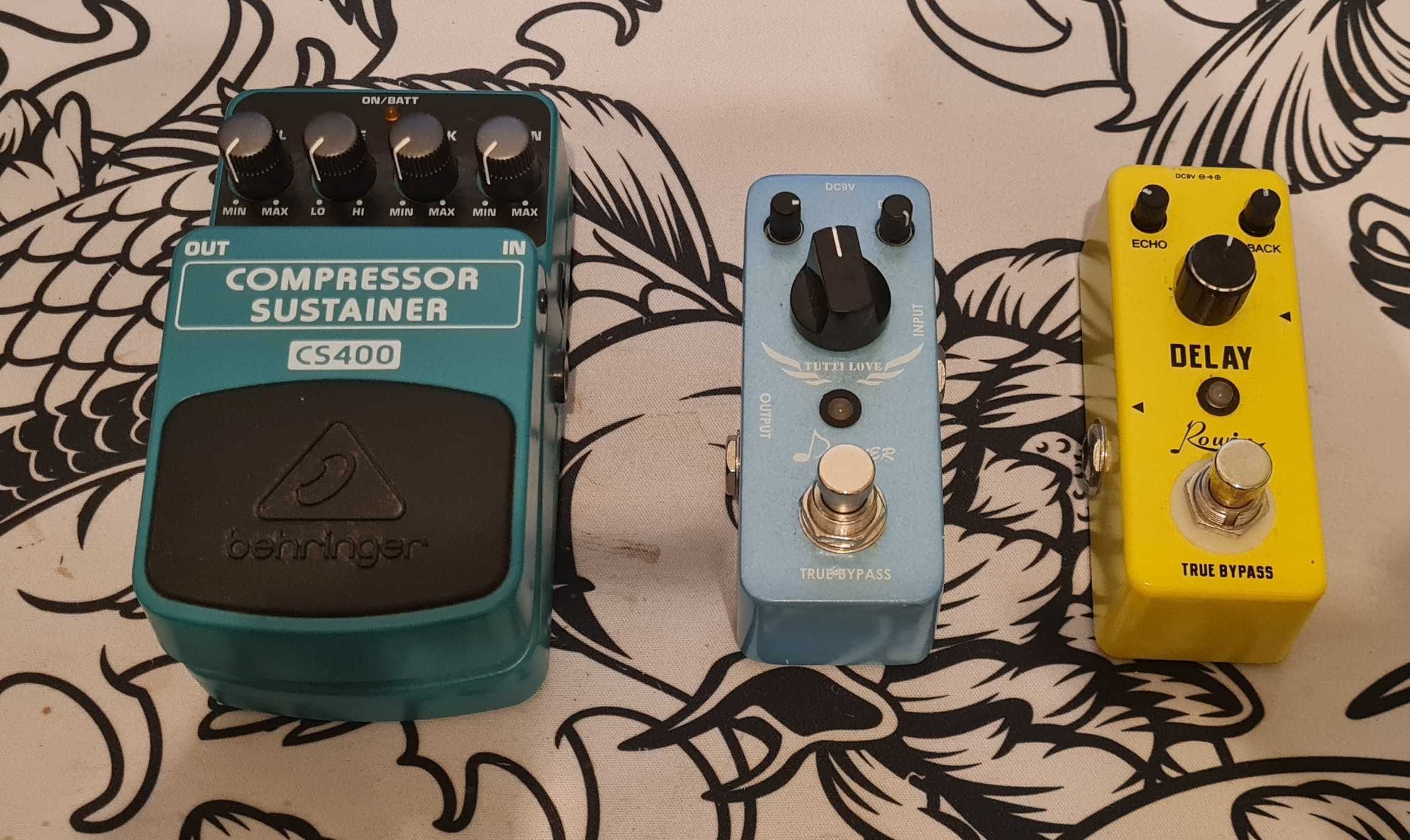 3 pedais de efeito para guitarra eléctrica. Compressor/ Delay / Tutti